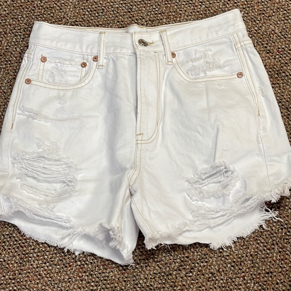American Eagle  90s boyfriend short.  Size 2